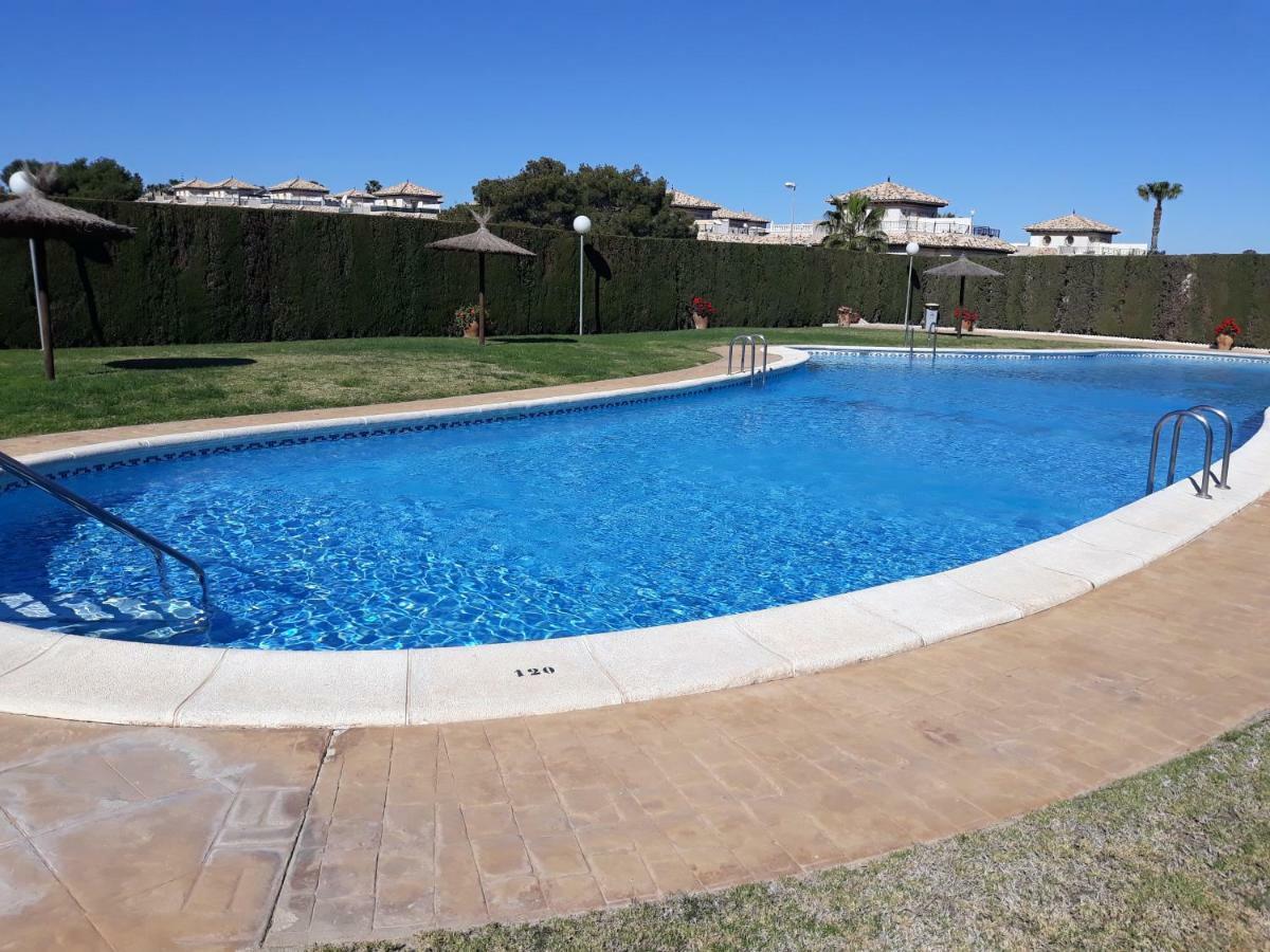 Fabulous Detached Large Villa 5 Bedrooms 3 Bathrooms Backing Onto Villamartin Golf Course Esterno foto